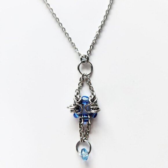Fairy blue crystal medieval chainmaille necklace ✦ Whimsical elf style ✦ - Picture 6 of 6